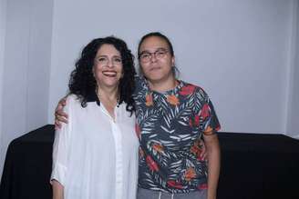 A artista Gal Costa é fotografada ao lado da cantora Maria Gadú