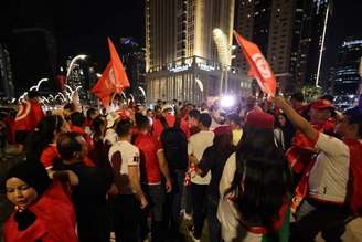 Torcida da Tunísia está em peso no Qatar, mas comprou poucos ingressos (Foto: Giuseppe Cacace/AFP)