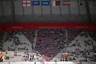 Problema em aplicativo esvaziou estádio no início de Inglaterra e Irã (Foto: Christine POUJOULAT / AFP)