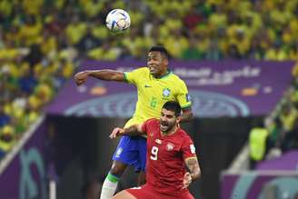 Alex Sandro tentou gol, mas acertou na trave