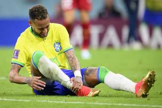 Neymar incentiva o Brasil antes do início da partida 