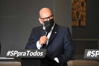 Dimas Covas durante coletiva de imprensa no Palácio dos Bandeirantes em São Paulo 