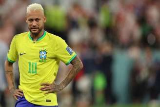 Neymar reclamou com os companheiros após o gol de empate da Croácia (Foto: ADRIAN DENNIS / AFP)