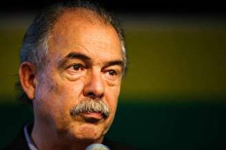 Aloizio Mercadante, ex-ministro e um dos coordenadores da transição, é cotado para presidir o BNDES