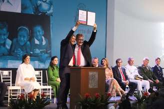 Rui Costa, novo ministro da Casa Civil, rouba a cena na posse de Jerônimo na Bahia