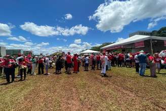 Fila para compra de kits na posse de Lula