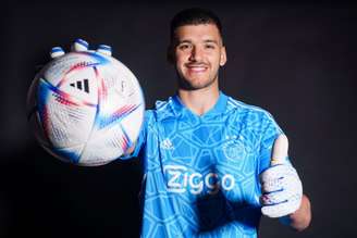 Rulli chega para suceder Onana, que deixou o Ajax no meio do ano (Foto: Divulgação / Ajax)