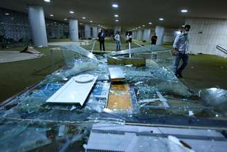 Destruição no prédio do Congresso Nacional, após invasão na tarde do último domingo, 8, por manifestantes bolsonaristas.