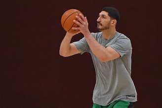 Enes Kanter é crítico do presidente da Turquia (Bill Baptist/AFP)