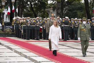 Premiê Giorgia Meloni durante visita à Argélia