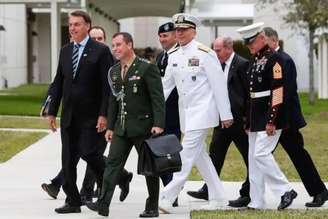 Jair Bolsonaro e tenente-coronel Mauro Cid