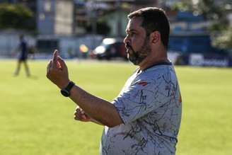 Caio Couto ficou à beira do campo contra o Nova Iguaçu (Foto: João Carlos Gomes / Angra Audax)