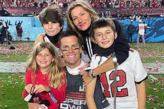 Tom Brady publicou foto com a ex-esposa e os filhos