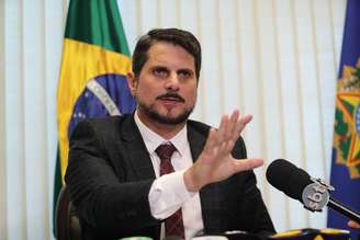 O senador Marcos Do Val concede entrevista coletiva à imprensa na manhã desta quinta-feira