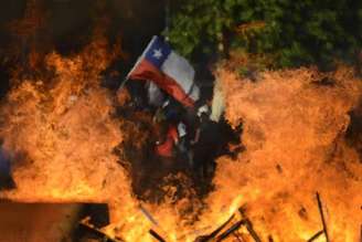 País tem sido atingido por incêndios florestais há uma semana