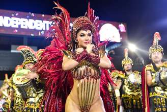 Mileide Mihaile chega à concentração do Sambodromo do Anhembi para desfile com a Independente Tricolor