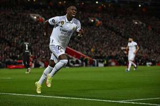 Vini Jr brilha no Anfield (Foto: PAUL ELLIS / AFP)