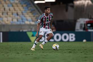 Alexsander tem três jogos no time profissional do Fluminense (Foto: Marcelo Gonçalves / Fluminense)