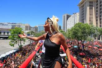 Ludmilla comandou o Fervo da Lud na manhã desta terça-feira, 21, no centro do Rio de Janeiro.