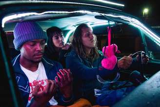 O trio principal de personagens inclui o ator negro Wawá Black: diversidade em uma Curitiba racista