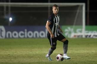 Lucas Fernandes briga por titularidade no Glorioso (Vítor Silva/Botafogo)