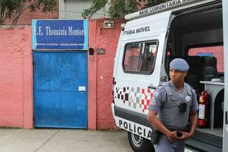 Polícia isola área de escola 