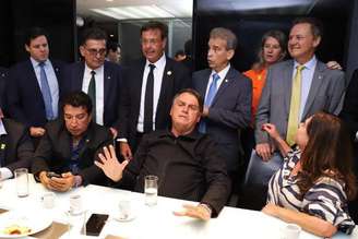 This handout picture released by the Brazilian Liberal Party shows former Brazilian President Jair Bolsonaro (C) gesturing during a meeting with the party's lawmakers at the Liberal Party headquarters in Brasilia on March 30, 2023. - Three months after leaving for the United States in the final hours of his term, Brazil's ex-president Jair Bolsonaro returned home Thursday to reenter politics -- complicating life for his successor and nemesis, Luiz Inacio Lula da Silva. The far-right ex-army capt