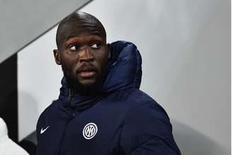 atacante da Inter de Milão Romelu Lukaku fez um apelo à Série A italiana para tomar medidas depois de ter sido alvo de ato racista durante o empate pela Copa da Itália com a Juventus na terça-feira