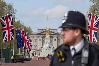 Policial realiza patrulha antes de coroação do rei Charles, em Londres, Reino Unido
03/05/2023
REUTERS/Maja Smiejkowska