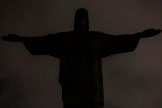 A iluminação do Cristo Redentor ficou apagada por uma hora nesta segunda-feira, 22