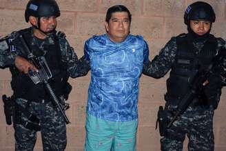 This handout picture released by the El Salvador Presidency Press Office shows Pedro Hernandez (C), President of Alianza FC, after being captured and accused of the tragedy at the Cuscatlan Stadium that left 12 people dead, in San Salvador on May 25, 2023. El Salvador was in shock on May 21, 2023, after 12 people died and hundreds were injured in a stampede at a soccer stadium, as the country's president vowed an investigation. (Photo by Handout / EL SALVADOR'S PRESIDENCY PRESS OFFICE / AFP) / R