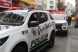 Carros da polícia na cidade de São Paulo