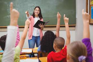 7 em cada 10 alunos da formação de professores em exatas desiste do curso 