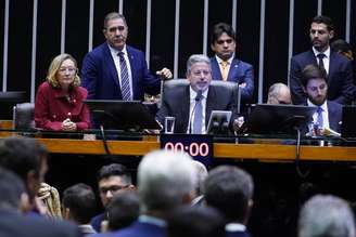 BRASILIA DF NACIONAL 23-05-2023 CAMARA ARTHUR LIRA Sessão para a votação de propostas legislativas. Dep. Maria do Rosário (PT - RS), dep. Benes Leocádio ( UNIÃO - RN), presidente da Câmara dos Deputados, Arthur Lira e o dep. Felipe Carreras (PSB - PE) FOTO PABLO VALADARES/AGENCIA CAMARA