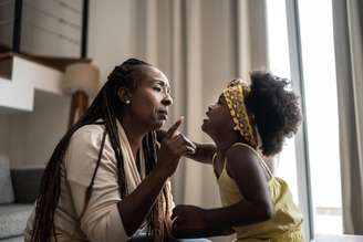 Especialista compartilha técnicas que podem ajudar os pais na hora da birra dos filhos