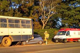 Carro de Gui Mendes colidiu com ônibus parado às margens da rodovia MG-453 – Divulgação/CBMMG