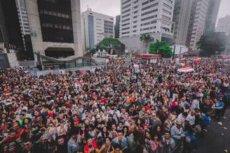 Obra mostra os impactos na cidade durante a Parada do Orgulho