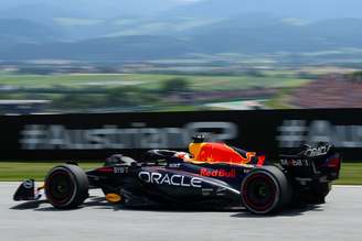 Max Verstappen passeia no Red Bull Ring