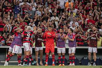 Jogadores do Flamengo comemorando gol contra o Grêmio pelo Brasileirão –