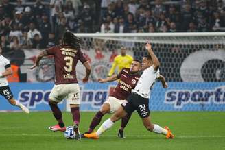 Partida entre o Corinthians (BRA) e Universitario (PER) 