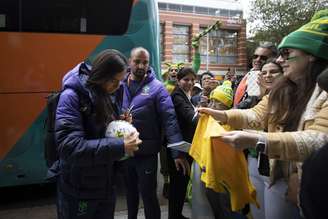 Seleção Brasileira é recebida com festa em Adelaide –