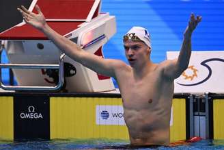 Francês Leon Marchand quebra recorde de 15 anos de Michael Phelps nos 400m medley