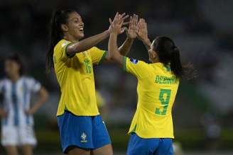 Dupla de Ataque Zaneratto e Debinha pode chegar a 100 gols na seleção