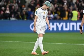 Rapinoe sorri após perder pênalti