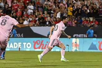 Lionel Messi celebra gol pelo Inter Miami sobre o Dallas em jogo no Texas –