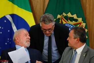 Lula e os minsitros Alexandre Padilha e Rui Costa