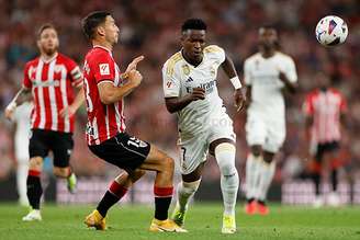 Agora camisa 7 do Real Madrid, Vini Jr  teve boa partida, mas não fez gols –