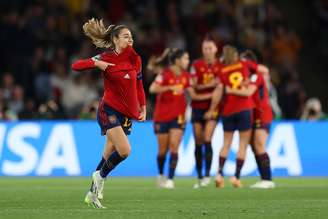 Olga Carmona exibiu mensagem na camisa após balançar a rede contra a Inglaterra