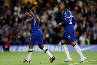 Sterling comemora o gol do Chelsea 