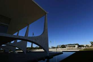  Colunas da fachada do Palácio do Planalto com vista para o prédio do Congresso Nacional e STF.  Foto: Marcos Oliveira/Agência Senado